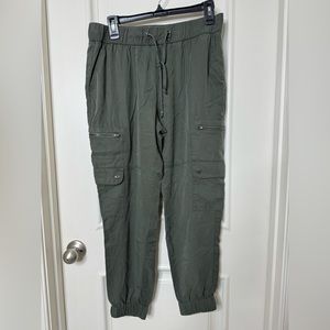 Banana Republic cargo joggers size medium petite